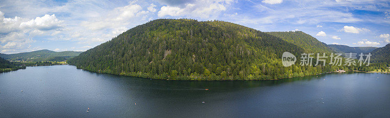 Lac de Longemer全景无人机俯瞰孚日山脉